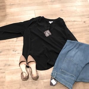 - Black 3/4 sleeve blouse